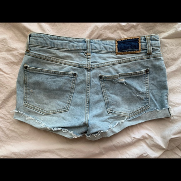 Women’s Pull&Bear Denim Shorts - Picture 2 of 3